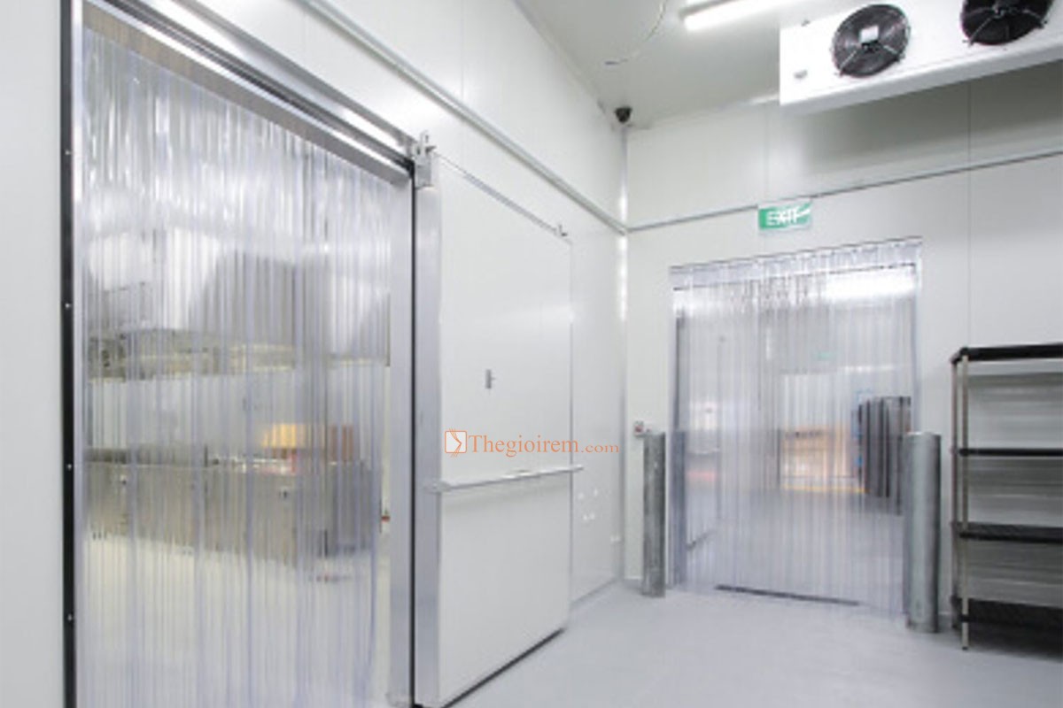 rem nhua pvc ngan lanh 4