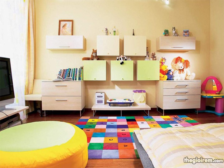Thảm trải sàn phòng trẻ em đáng yêu, an toàn.